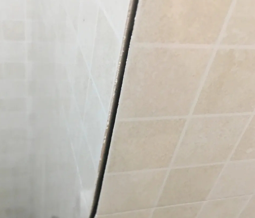 汤阴瓷砖空鼓维修公司分享阳台瓷砖脱落的修复过程可以分为以下几个步骤