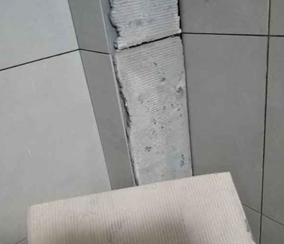 汤阴瓷砖空鼓维修公司分享下厨房瓷砖脱落的补救措施。